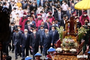 Chủ tịch nước Nguyễn Xuân Phúc và các đ/c lãnh đạo Đảng, Nhà nước tới làm lễ dâng hương