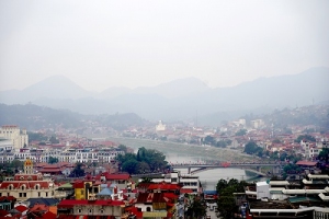 Thành phố Lạng Sơn uốn lượn bên đôi bờ sông Kỳ Cùng